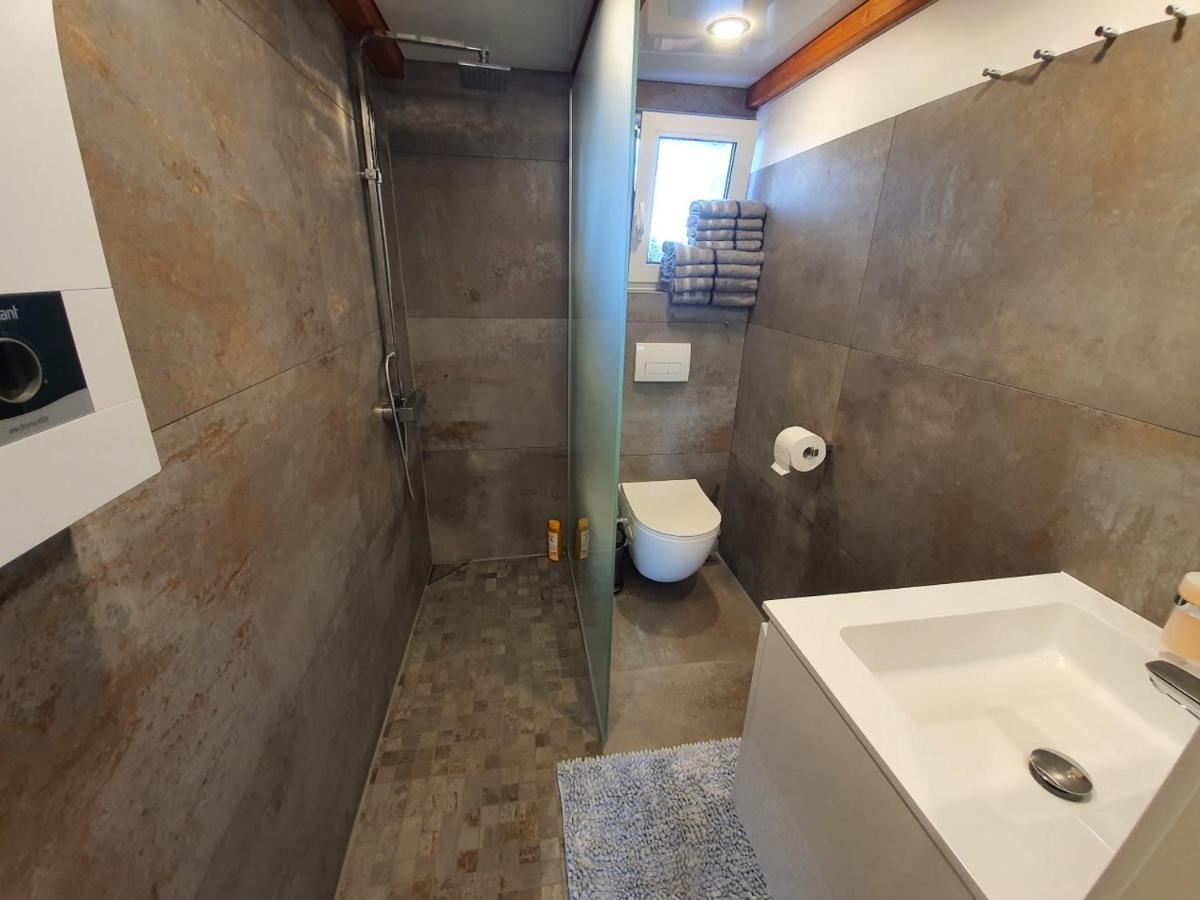 Ferienhaus Am See Hungen Екстериор снимка